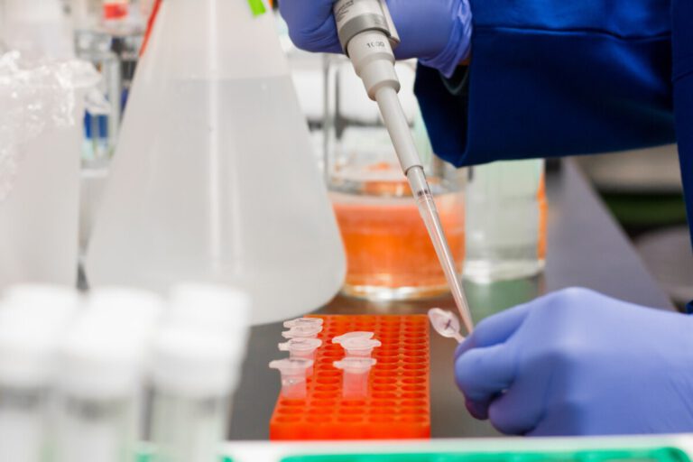Coronavirus tests for all from 1 June — is that actually possible?