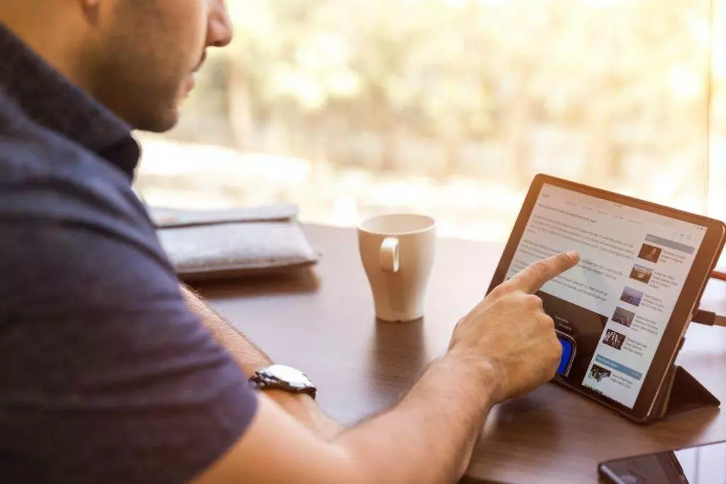 photo-of-person-using-tablet-in-netherlands-on-internet