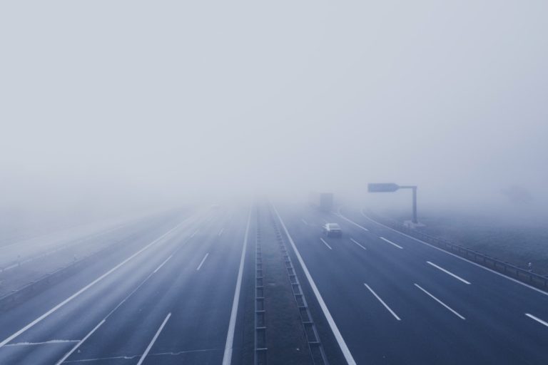 Code yellow for fog in the Netherlands; 19 injured in car crash in Friesland