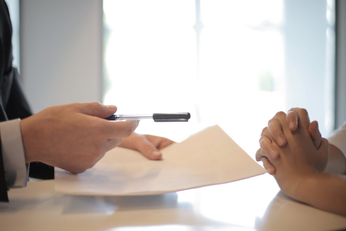 Photo-of-someone-handing-over-papers-for-mortgage-Netherlands