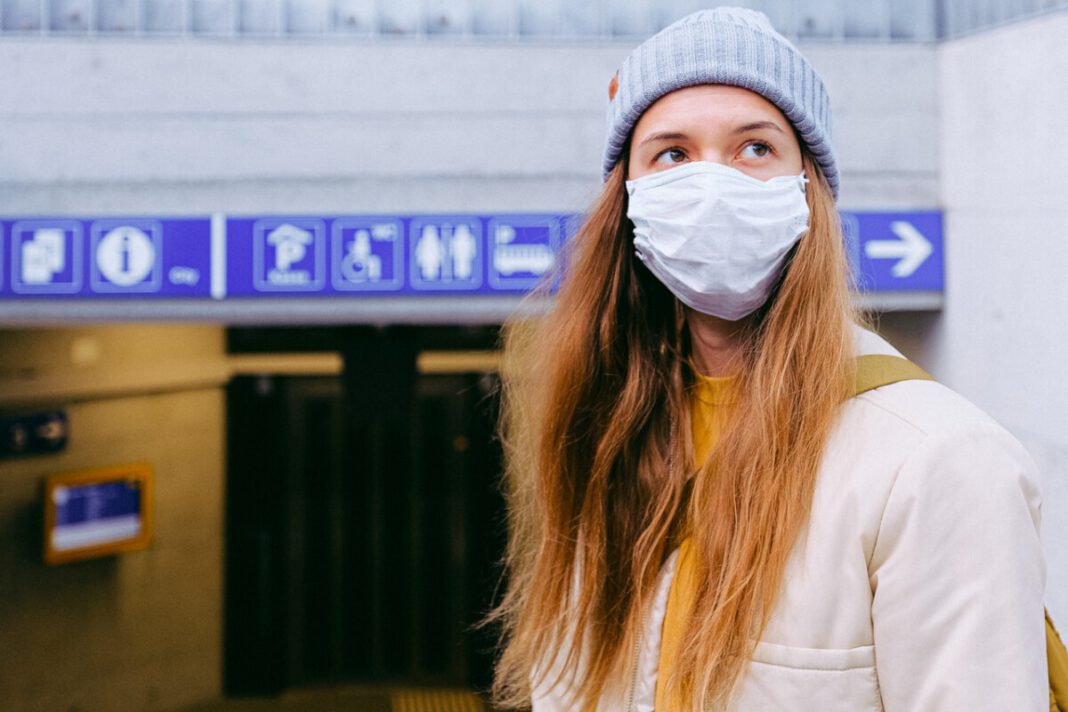 girl-face-mask-outside-public-coronavirus
