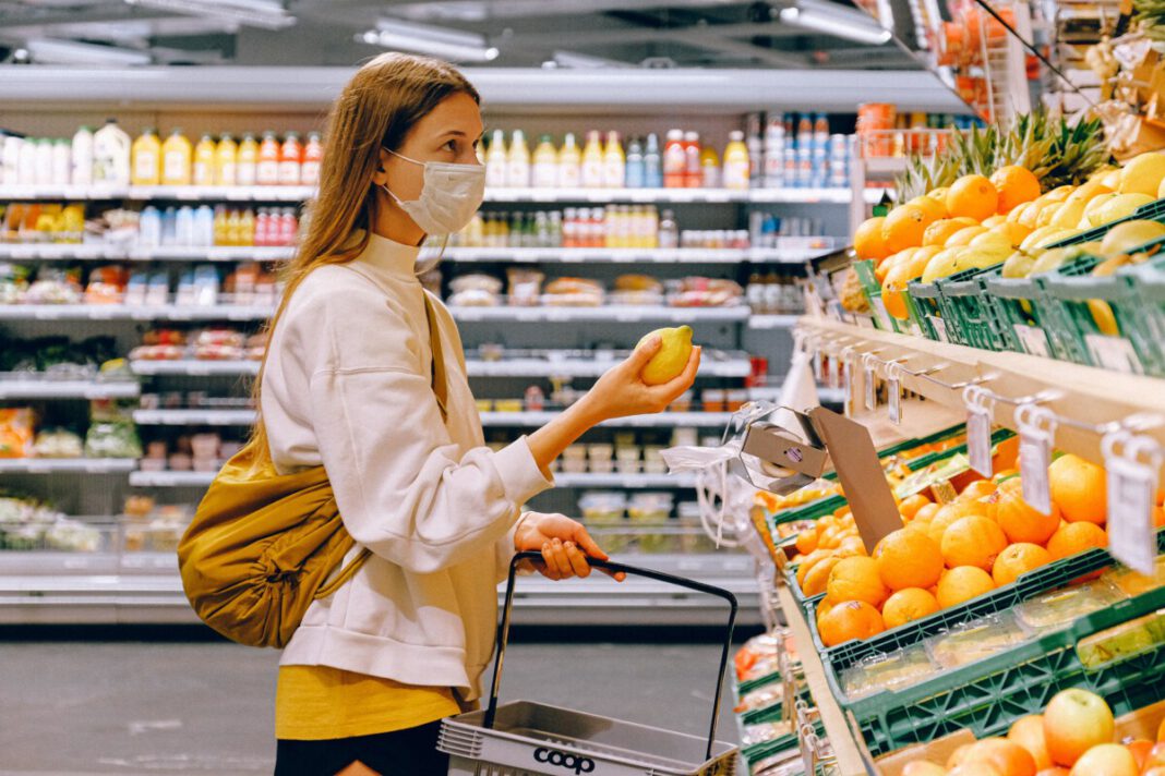 photo-of-a-woman-shopping-in-albert-heijn