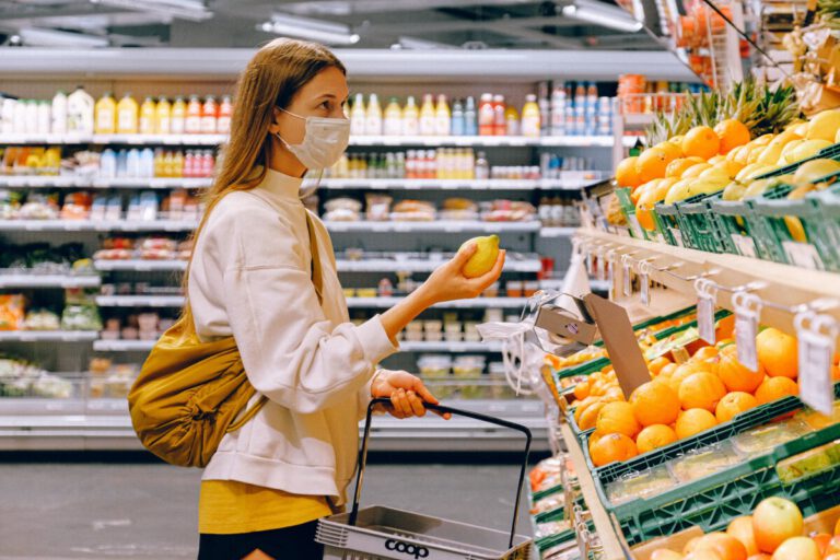 Albert Heijn ditches plastic bags for fruit and veg, but shrink-wrapped carrots will stay