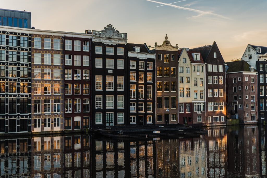 Stunning-photo-of-Amsterdam-high-rise-buildings-near-canals