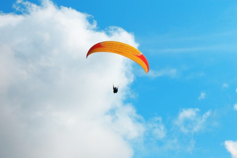 Parachuters injured after mid-air collision over Texel