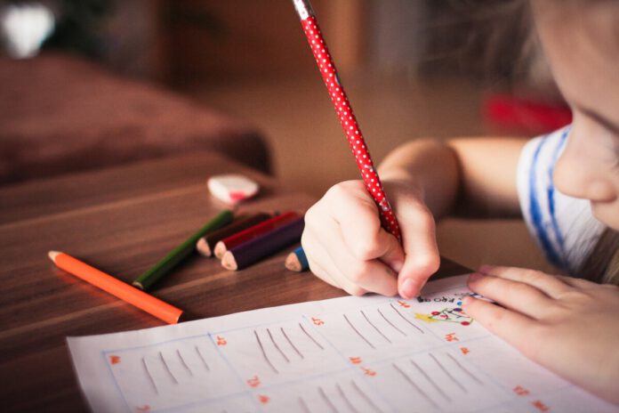 Photo-of-girl-writing-in-Dutch-primary-school