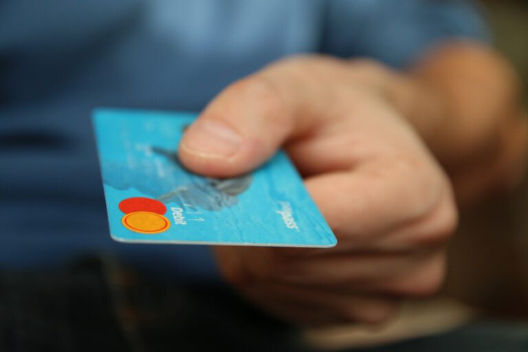 More than 2000 Dutch stores forced to accept cash only after major outage