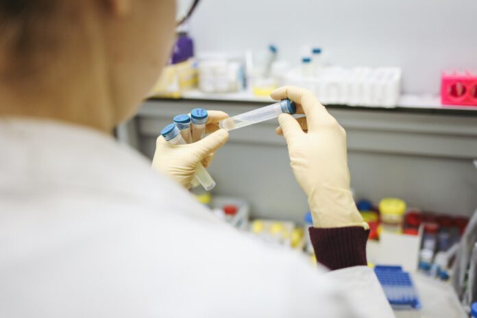 Scientist-testing-for-coronavirus-in-a-laboratory