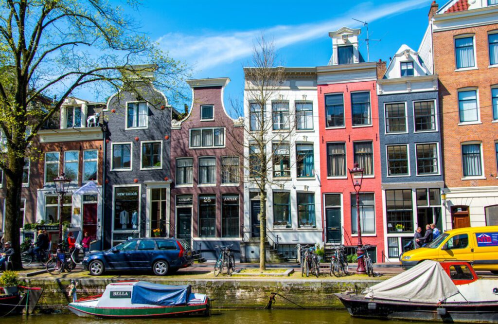 dutch-canal-houses-in-the-Netherlands