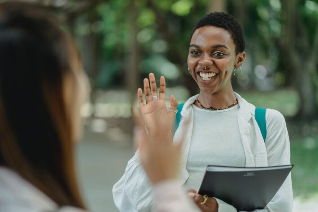 Photo-of-woman-saying-hello-in-Dutch