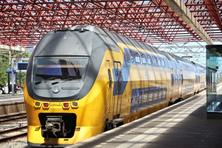 BREAKING: the Rotterdam-Den Haag train line is down due to technical difficulties