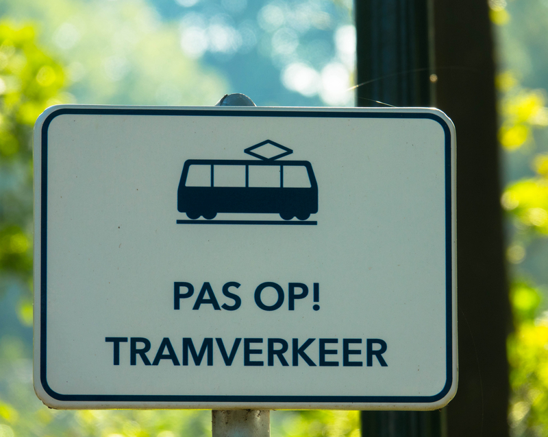 photo-of-dutch-sign-warning-about-passing-trams