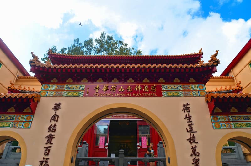 photo-of-entrance-of-amsterdam-chinese-buddhist-temple