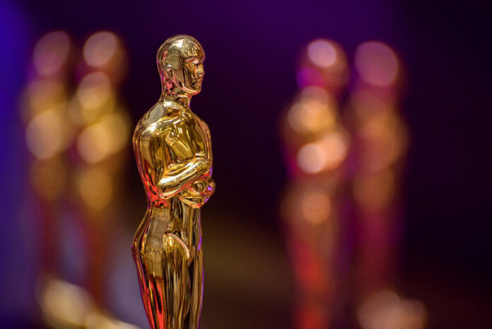 photo-of-oscars-trophy-as-dutchie-cinematographer-van-hoytema-wins