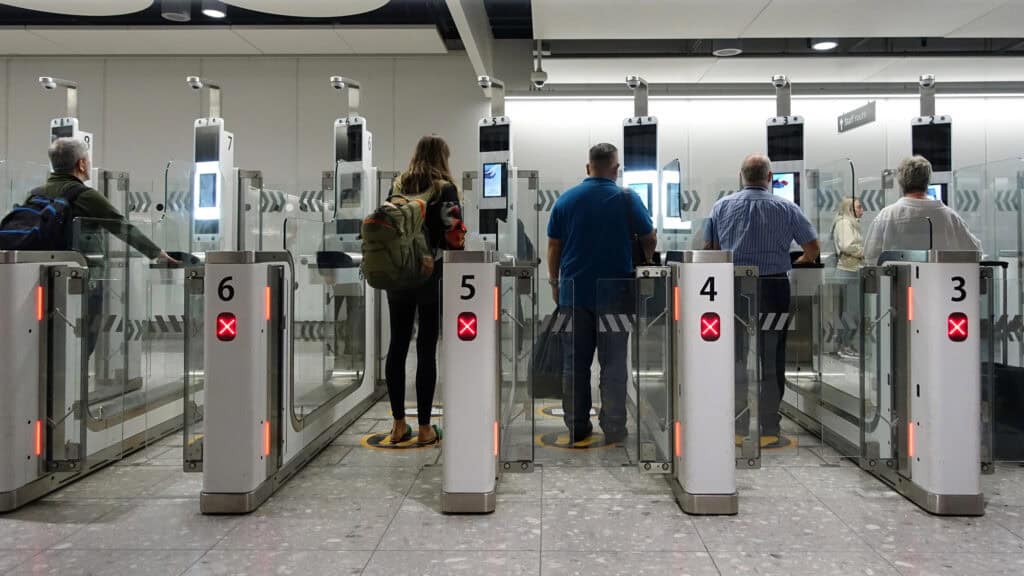 photo-of-travellers-during-brexit-passport-control-London