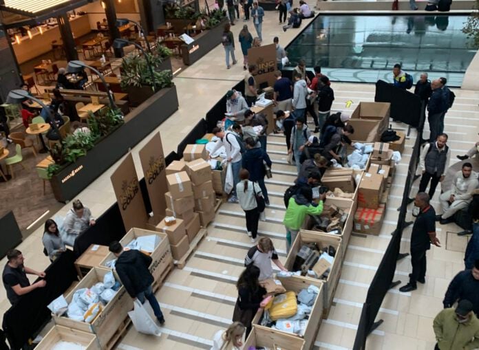 photo-of-people-shopping-at-lost-parcels-pop-up-in-utrecht