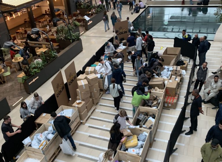 This pop-up store in Utrecht is selling mysterious lost packages  — and they’re super cheap