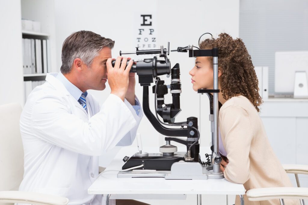 photograph-of-a-woman-doing-an-eye-test-with-an-optometrist