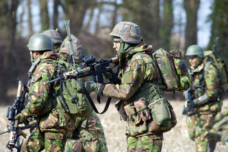photograph-of-dutch-special-forces-soldiers-taking-part-in-a-drill
