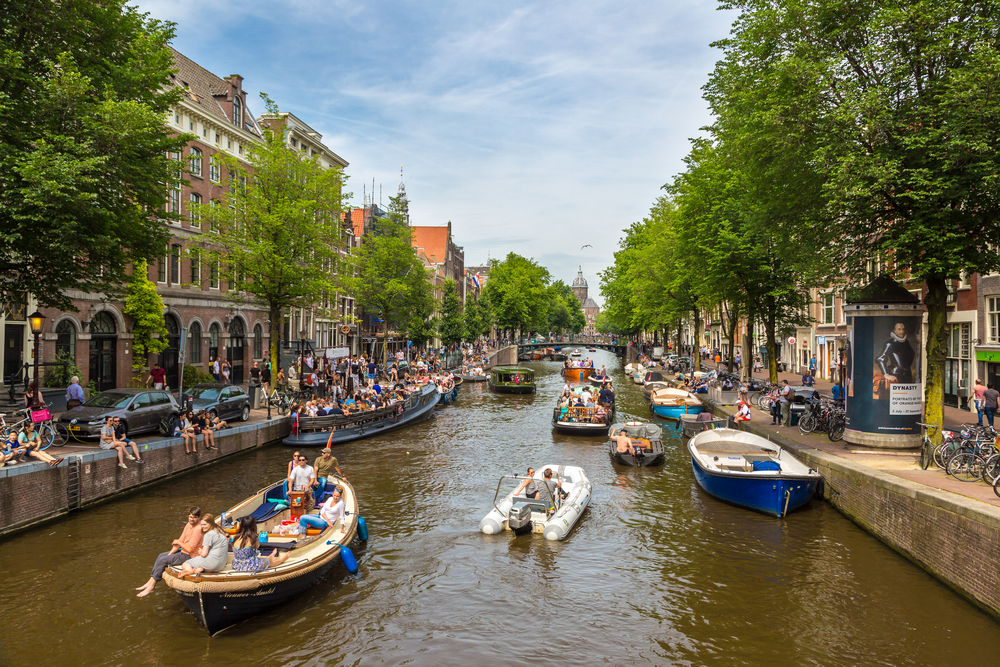 photograph-of-people-in-boats-enjoying-a-nice-summer-day-on-an-amsterdam-canal