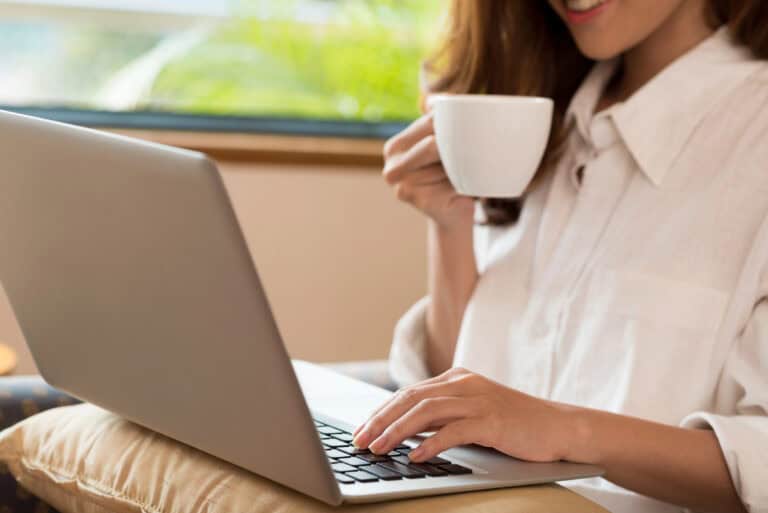 This Amsterdam woman now owes over €73,000 after claiming sick leave at FOUR jobs