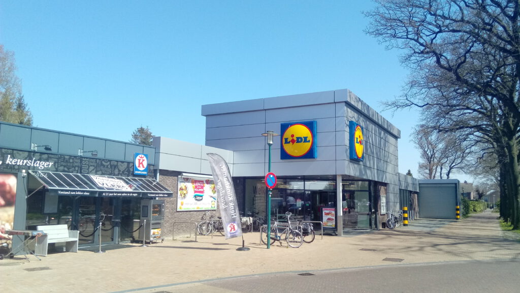 picture-of-outside-lidl-one-of-the-cheapest-supermarkets-in-the-netherlands