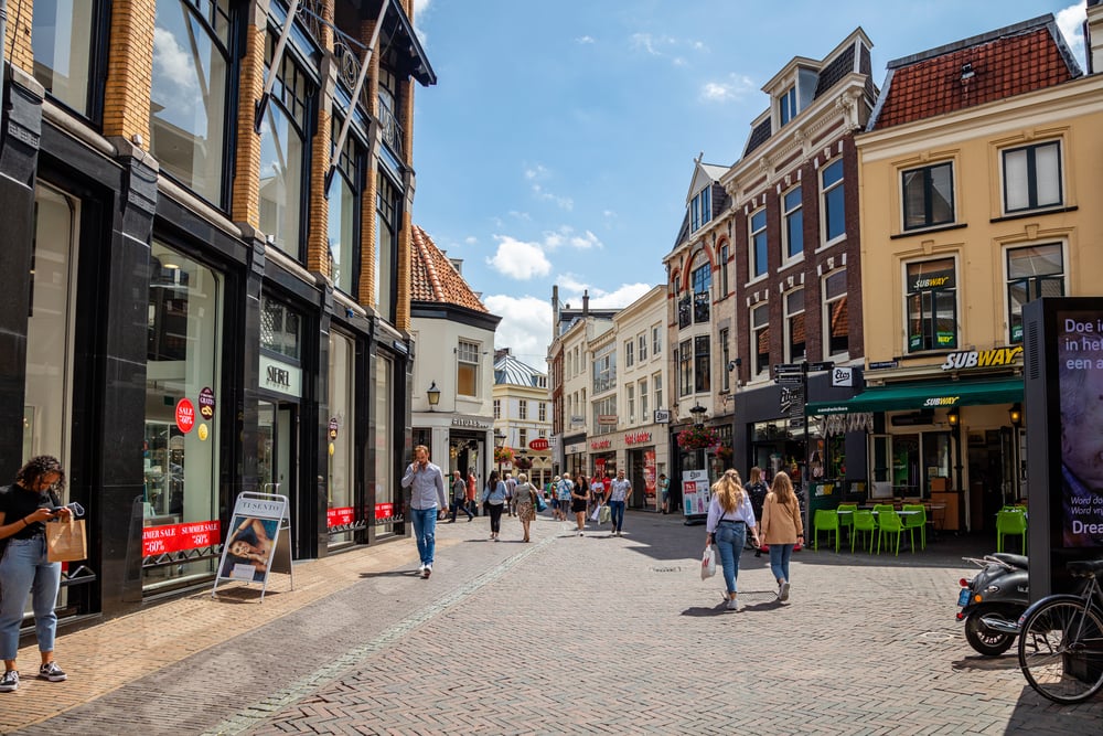 picture-of-shopping-street-in-centre-of-utrecht-netherlands.