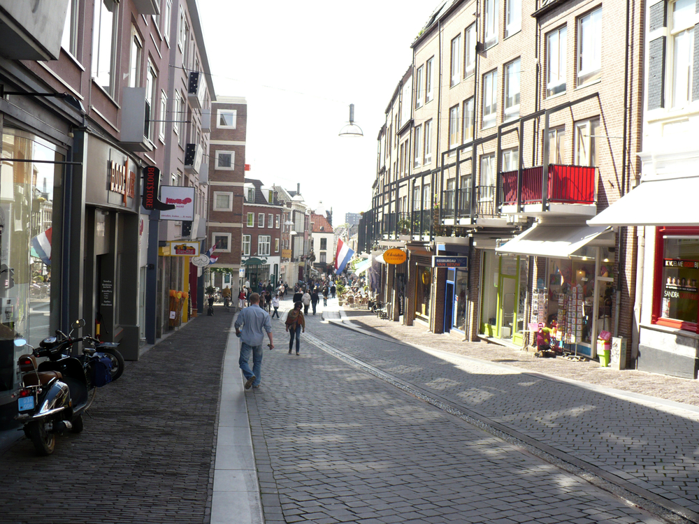 picture-of-shopping-street-lange-hezelstraat-nijmegen