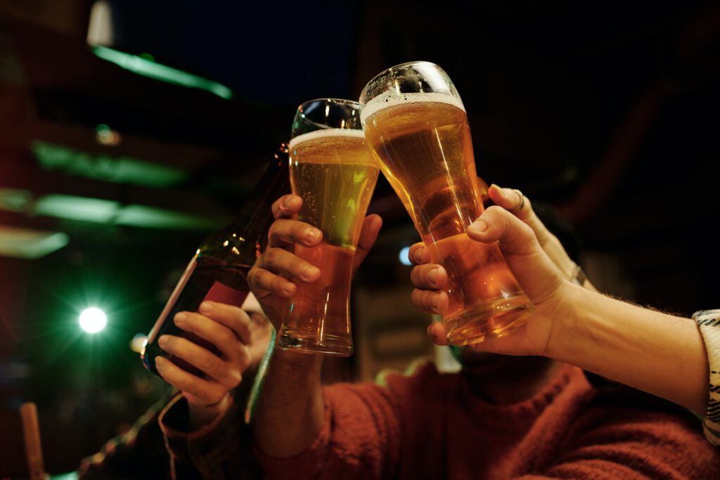 picture-of-people-drinking-beer-from-glass-at-arcade-bar-in-the-netherlands
