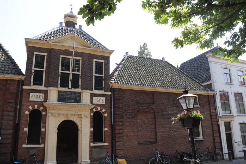 historic-house-in-leiden-dating-from-1683-time-of-american-pilgrims
