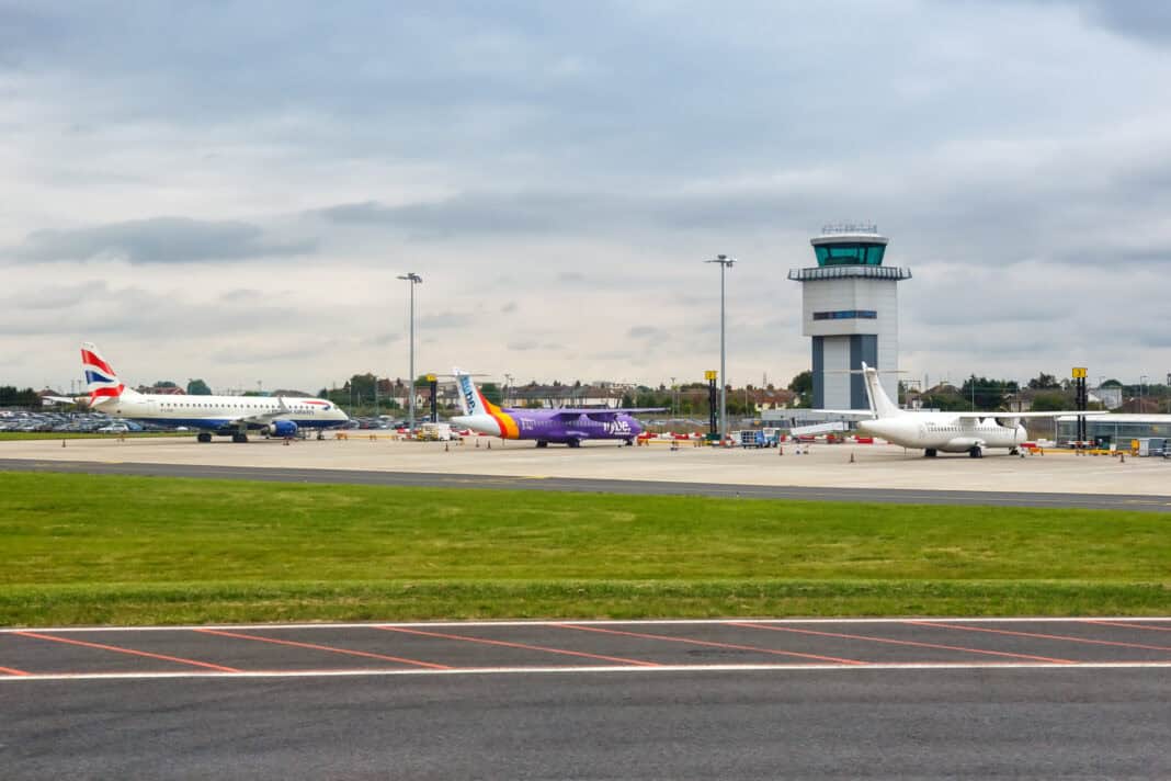 photo-of-London-south-end-airport-runway-and-tower