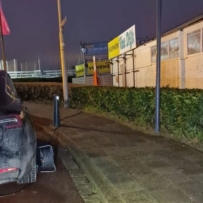 Photo-of-lamppost-being-used-to-charge-car