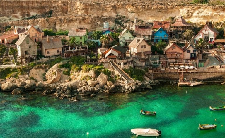 Consumers with cancelled travel plans must be able to choose a refund, European Commission says