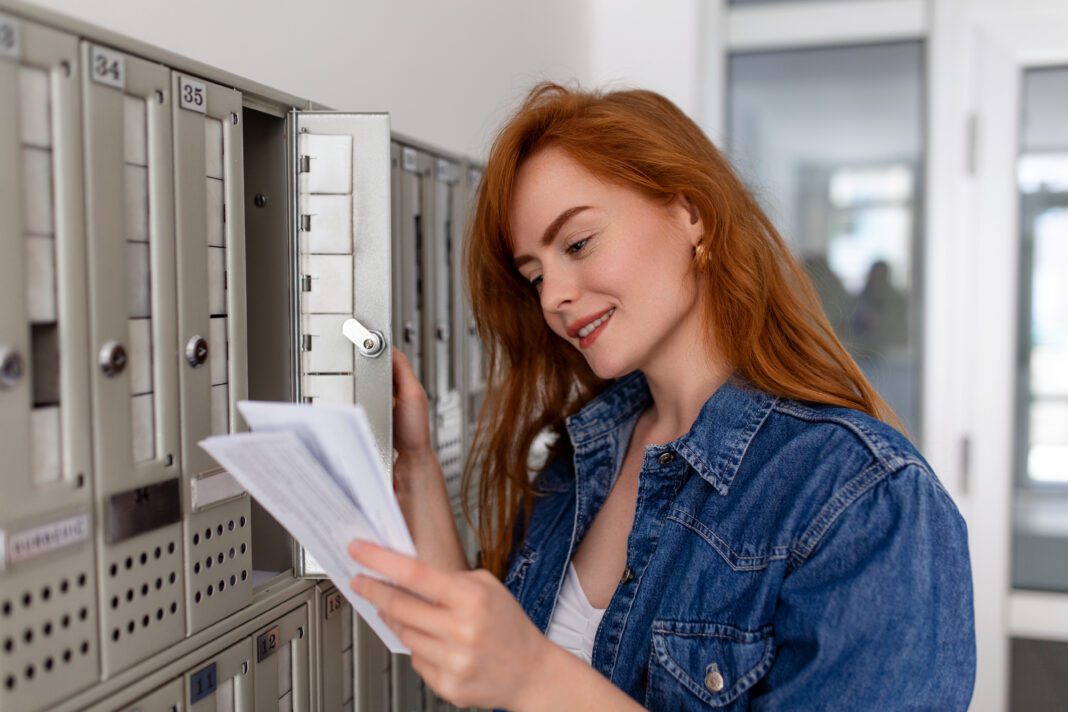 woman-studying-in-the-netherlands-holding-new-letter-containing-BSN-out-of-her-letterbox