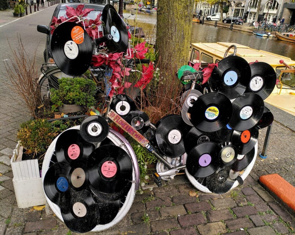 A-bike-covered-in-rercords-from-flower-bike-man-in-Amsterdam