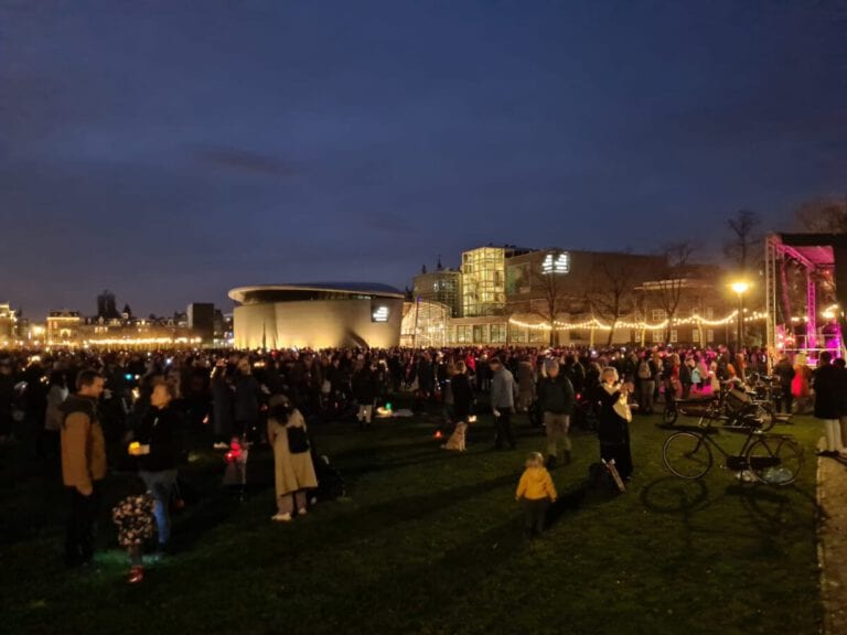 Organisers and police are arguing over who ended a 1000 person coronavirus protest in Amsterdam