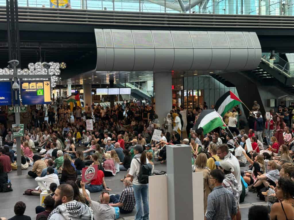 protestors-in-the-netherlands-organising-a-sit-in-in-support-of-gaza