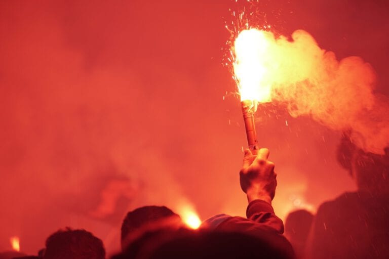 Disgrace or common sense? A thousand Willem II fans gather and break coronavirus measures