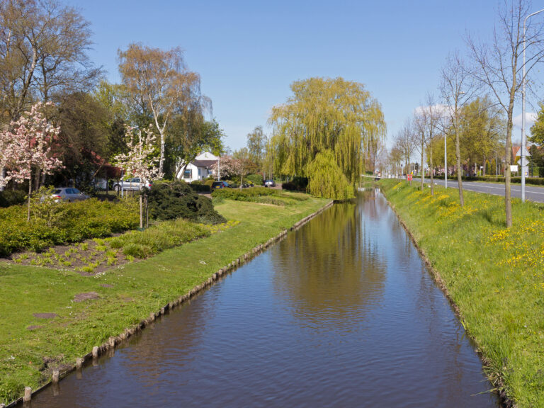 photo-of-quiet-neighbourhood-in-hoofddorp-canal-view-with-lush-greenery
