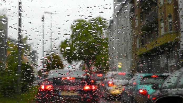 Rain_Traffic_Jam_Holger Schué_Pixabay