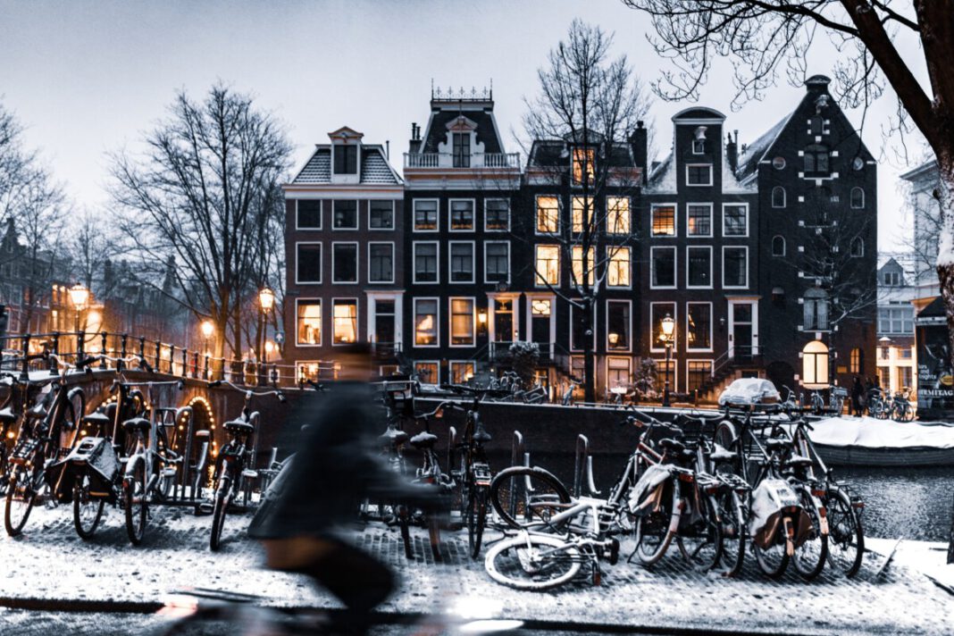 photo-of-snow-in-amsterdam