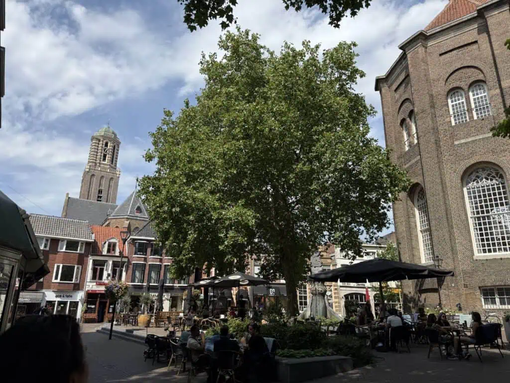 outdoor-terraces-in-zwolle-on-a-sunny-day