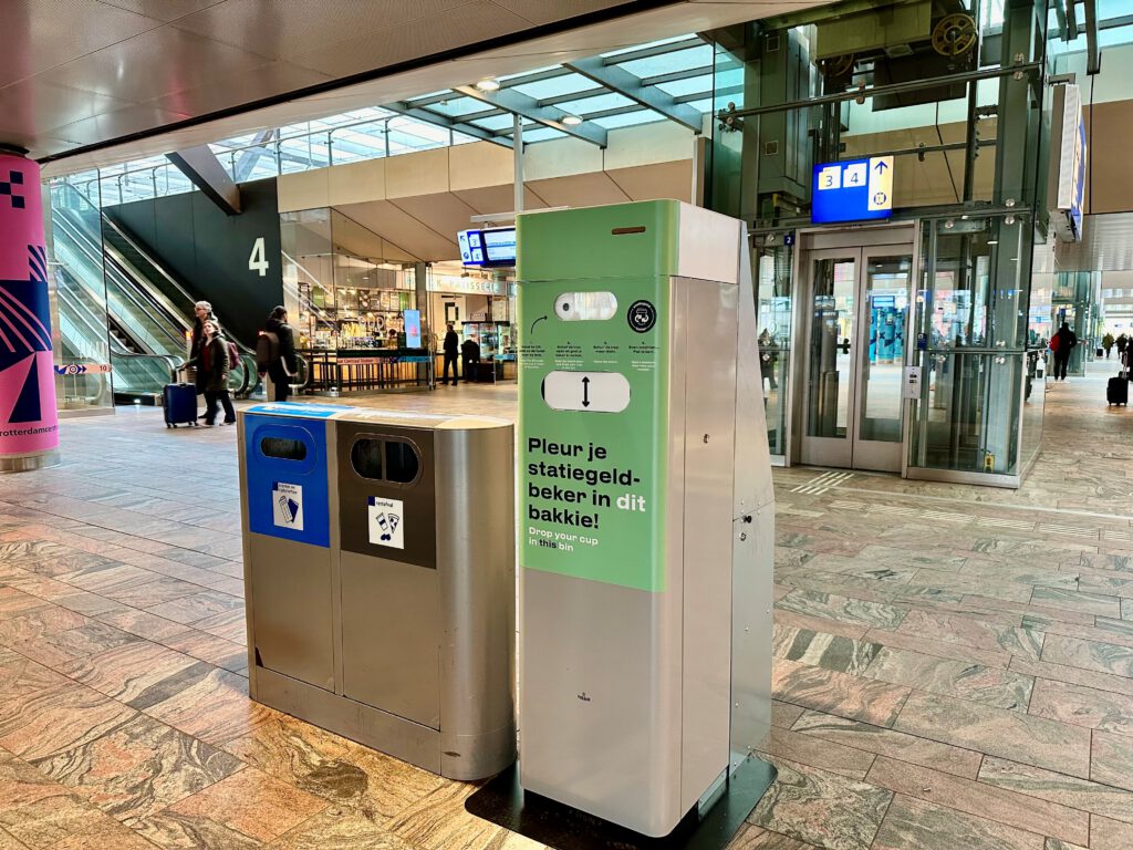photo-of-reusable-cup-deposit-machine-at-rotterdam-central-in-initiative-by-NS