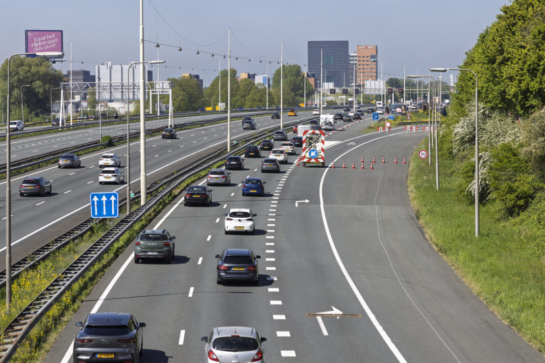 roadworks-on-dutch-motorway-a12-towards-utrecht-traffic-and-cars