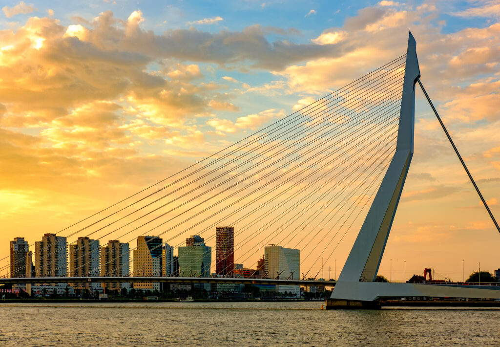 Rotterdam-cityscape-of-Erasmus-Bridge-at-sunset