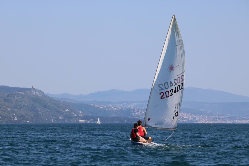 two-young-people-sailing-at-uwc-school