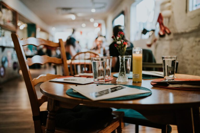 Eindhoven restaurant opens for indoor dining despite corona measures