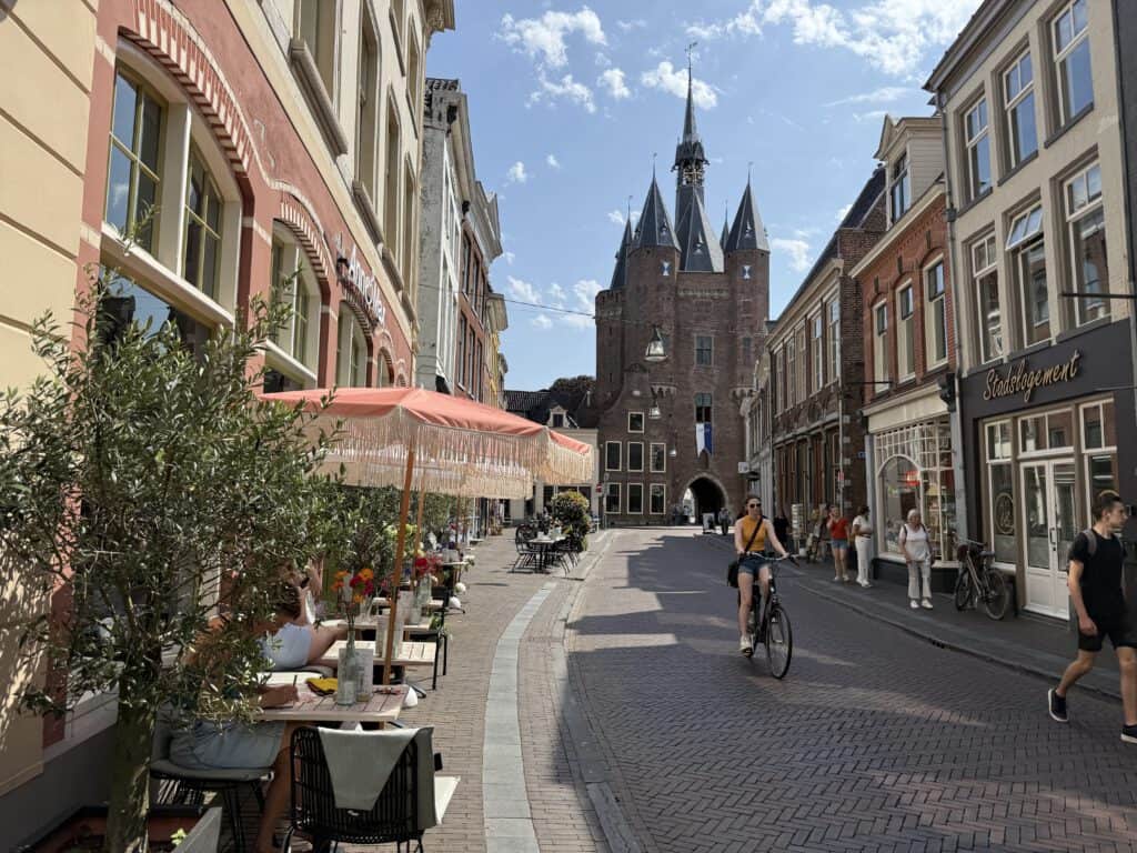 medieval-town-gate-in-the-city-of-zwolle