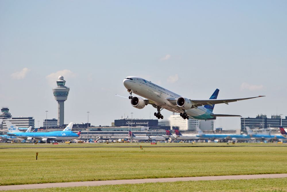 photo-of-plane-taking-off-from-schiphol