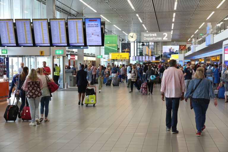 Schiphol strikes again: Dutch airport to scrap 17,000 flights this year